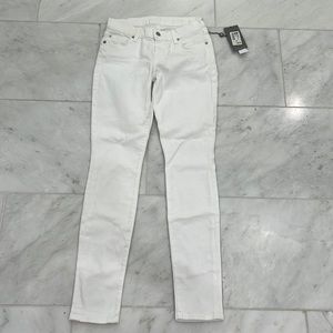 BRAND NEW!! Woman’s Slim illusion skinny white jeans (Never worn!) 😊